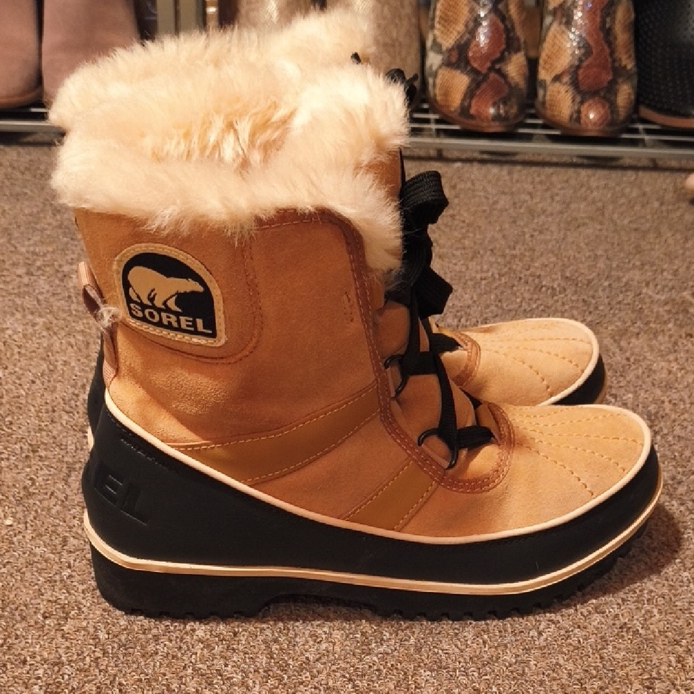 Sorel Women's Tan and Black Winter Boots